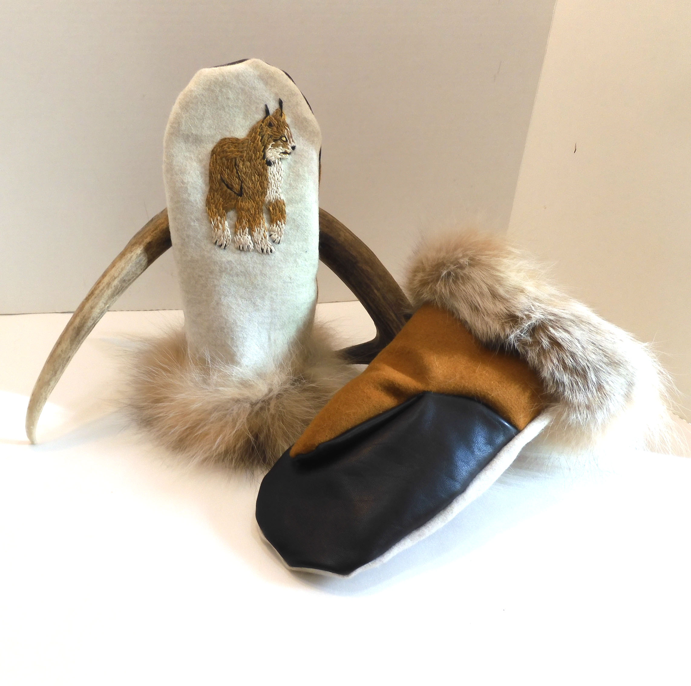 MittensLynxLightsB